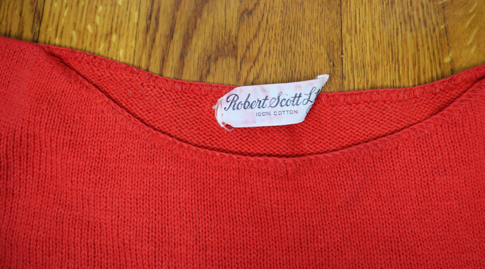 VINTAGE WOMEN’S SHORT SLEEVE SWEATER – RED – ROBERT SCOTT LTD – SIZE L