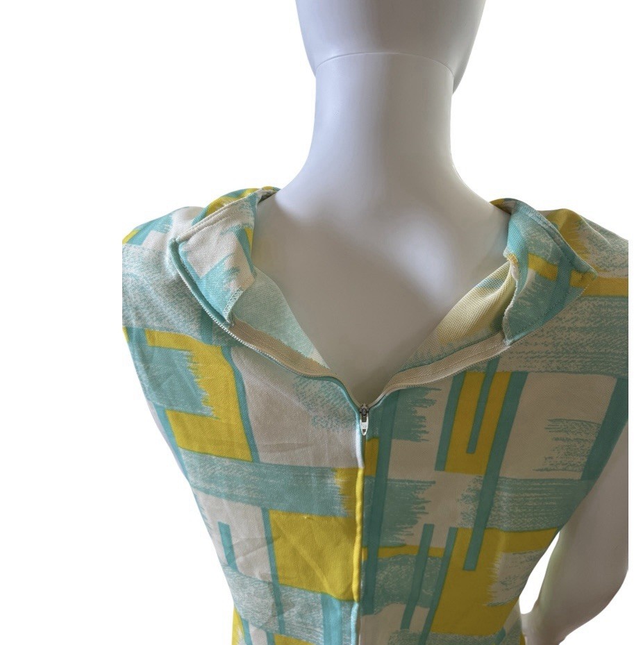 Vintage 50s Housewife polyester tank top size Medium teal yellow white