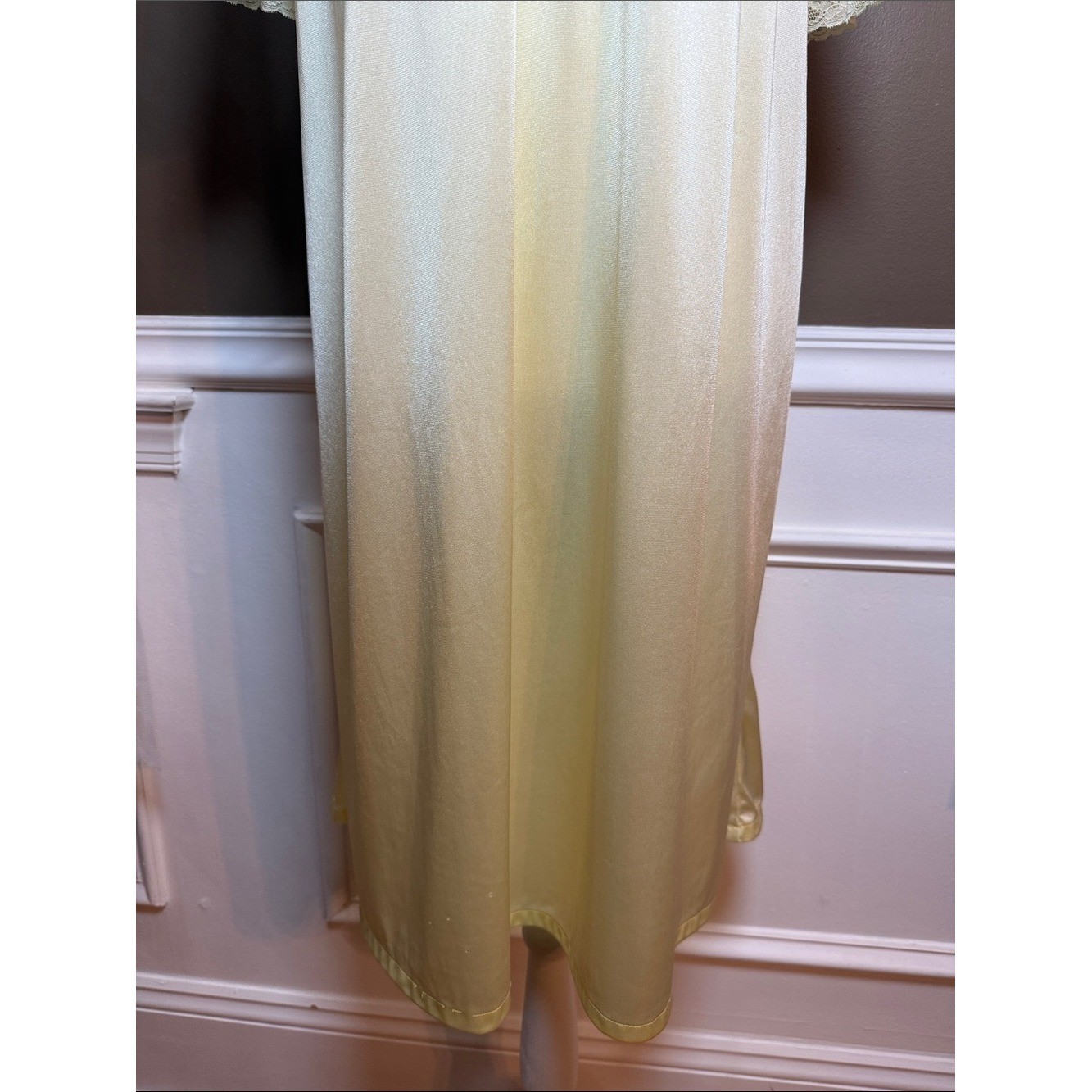 Vintage 80s Gregaro Yellow Nylon Lace Nightgown Cottagecore Grandmacore M