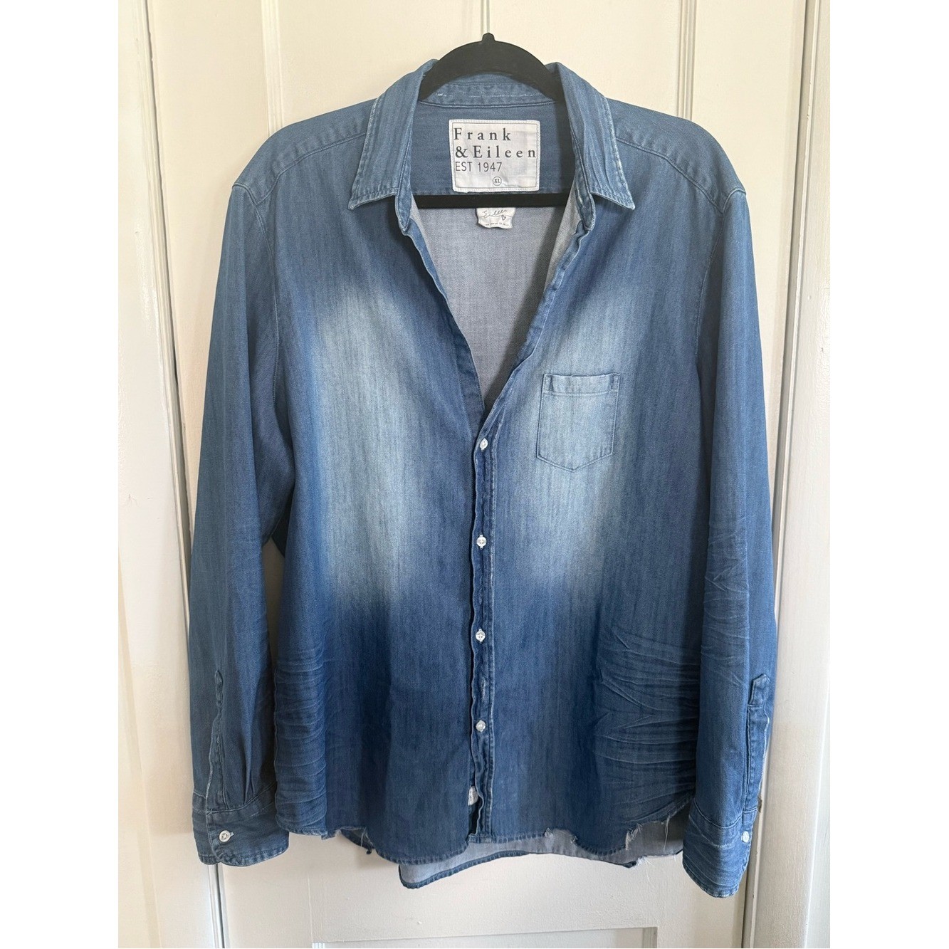 Frank & Eileen – Eileen Button Down In Distressed Vintage Wash Denim Size XL