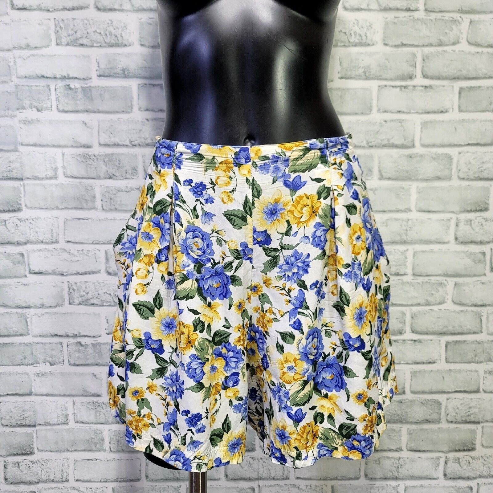 Vintage 90s Paris Blues Blue Yellow Floral Pleated High Waisted Flowy Shorts