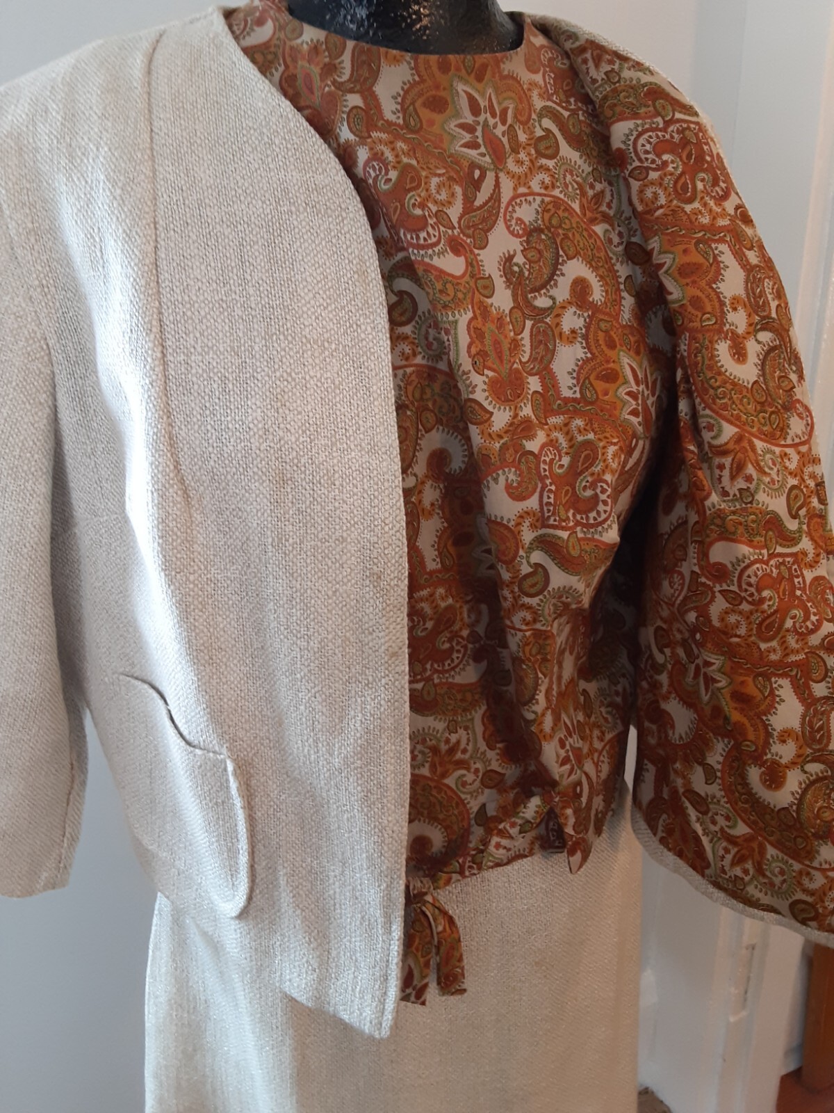 1960s 3 Pc Skirt Suit OFF WHITE SKIRT JACKET PAISLEY PRINT BLOUSE 40-31-42 AS IS