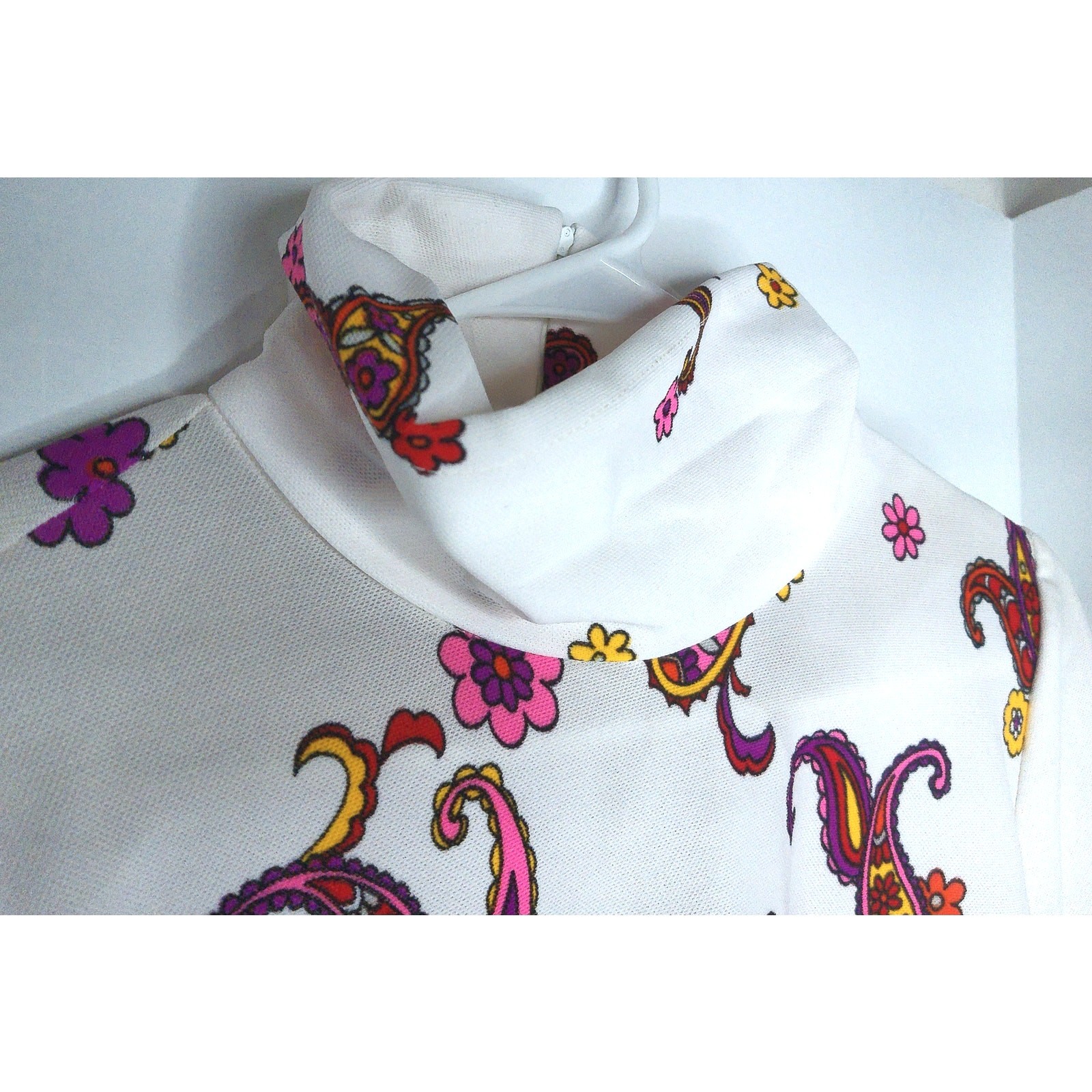 Vintage 70s Psychedelic Paisley Floral Top Retro Hippie Boho High Neck Blouse