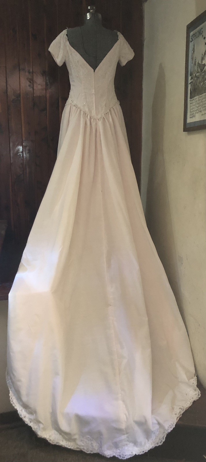 Vintage 1980’s Blush Rose Pink Lace Appliqué Pearls Wedding Gown /Veil 34-26-64