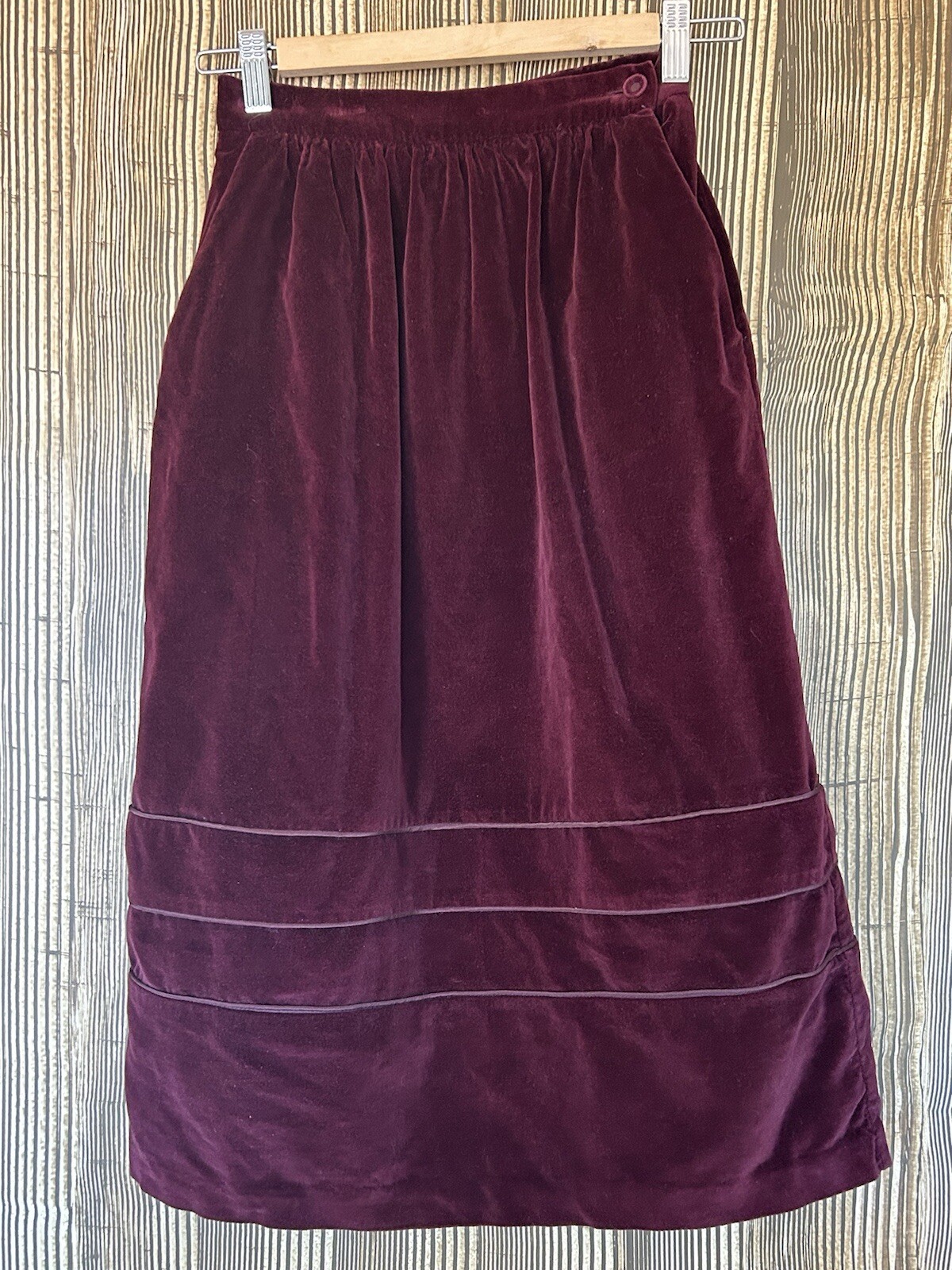Vintage MJ Dark Red Velvet Skirt Made In US Midi/Tea Length Holiday Goth Size 5