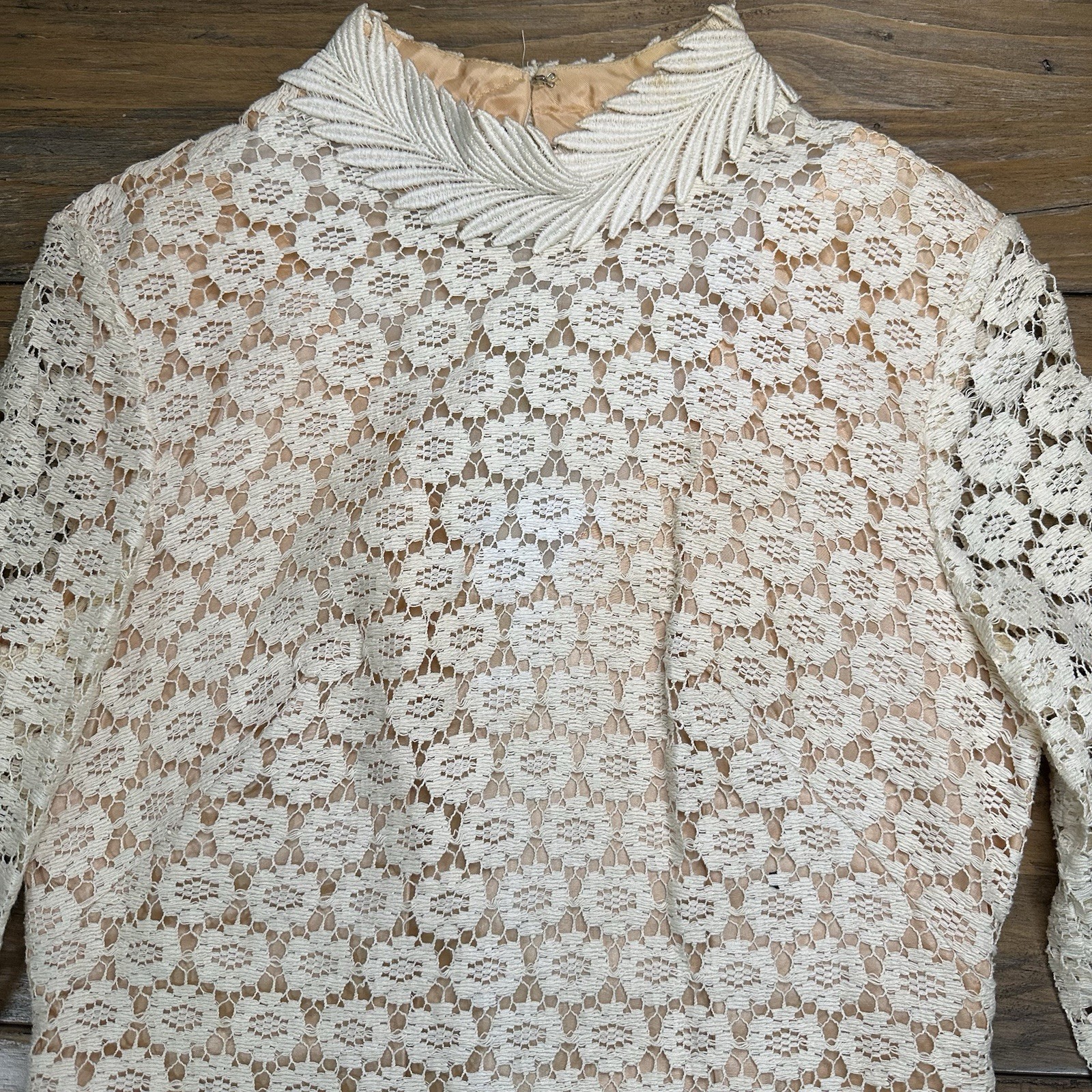 Vtg 60s ILGWU Union Made Ivory Guipure Lace Shift Dress Mock Neck Mod Bridal