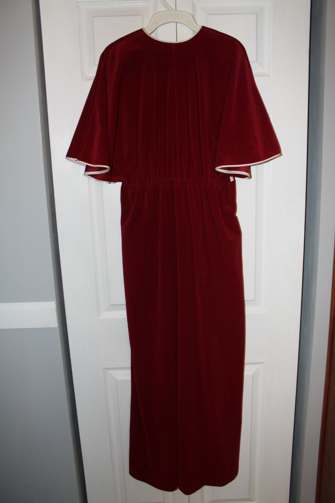 Vintage Vanity Fair Full Length Nightgown/Robe Size: Small, 55″ long