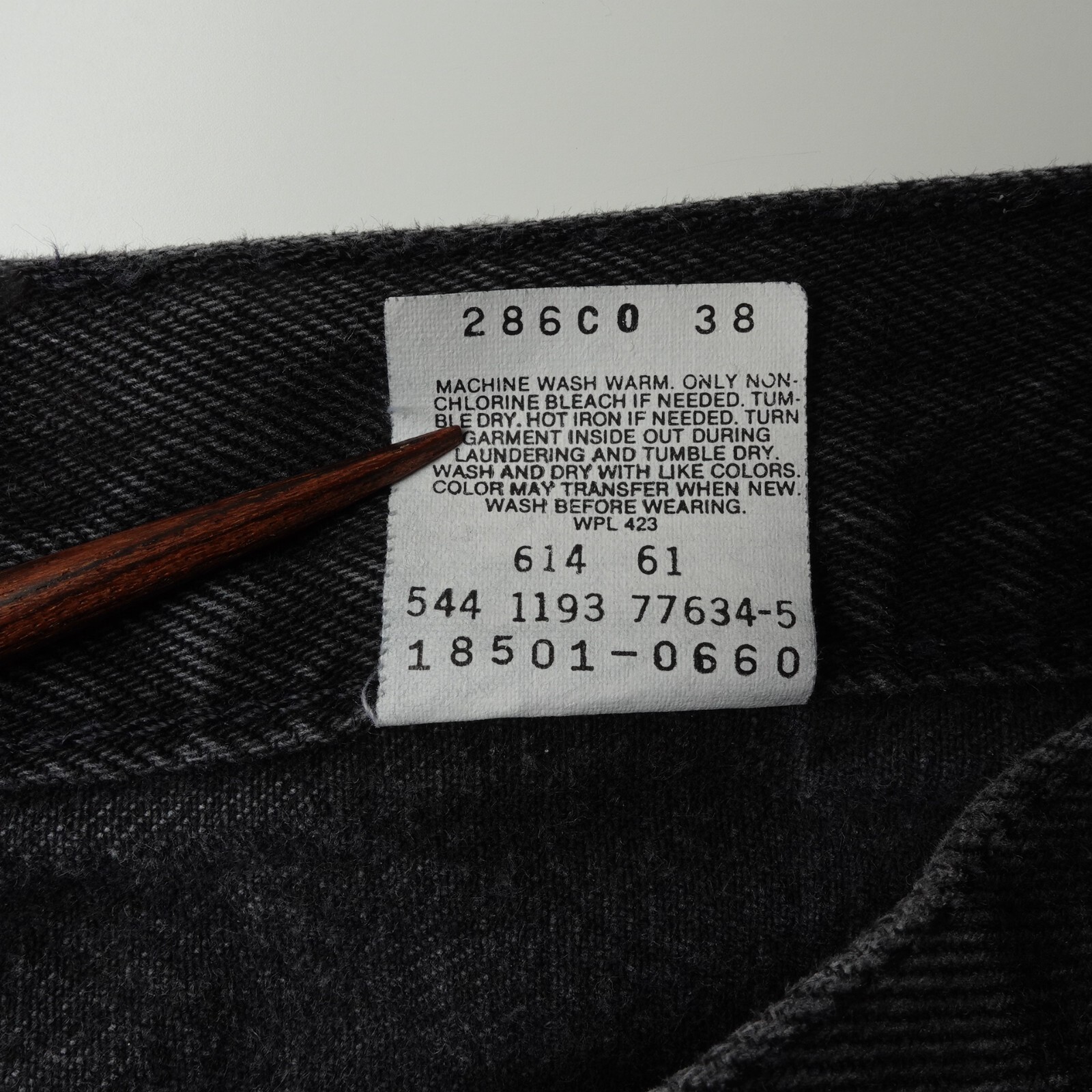 Vintage 90s Levi’s 501 18501-0660 Womens Black Denim Jeans Made in USA 5 L 24×33