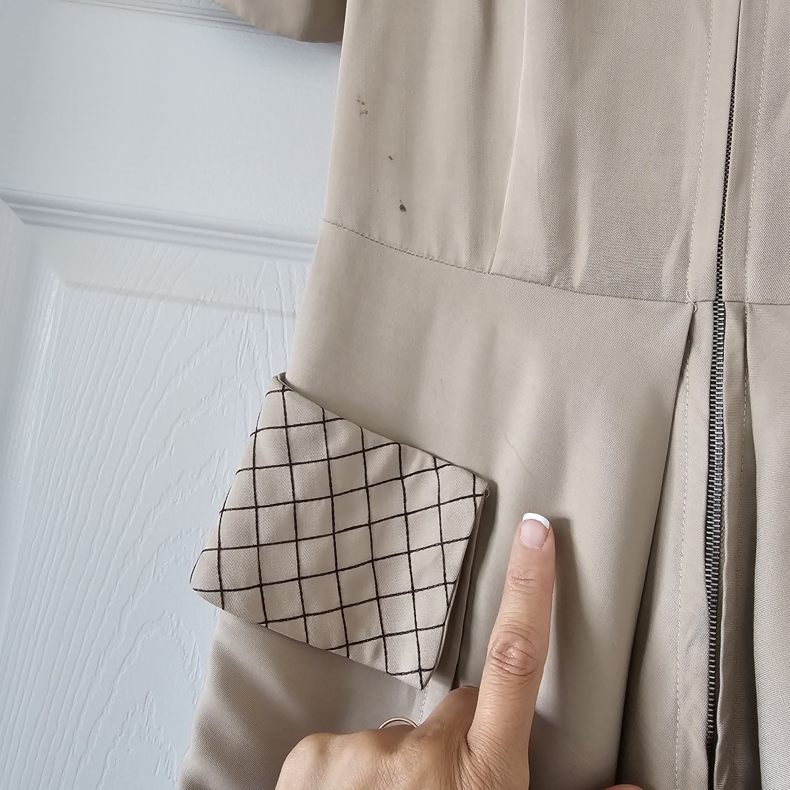 1940s Vintage Tan Dressing Gown Day Dress Zipper Keyhole Oversized Pockets #35