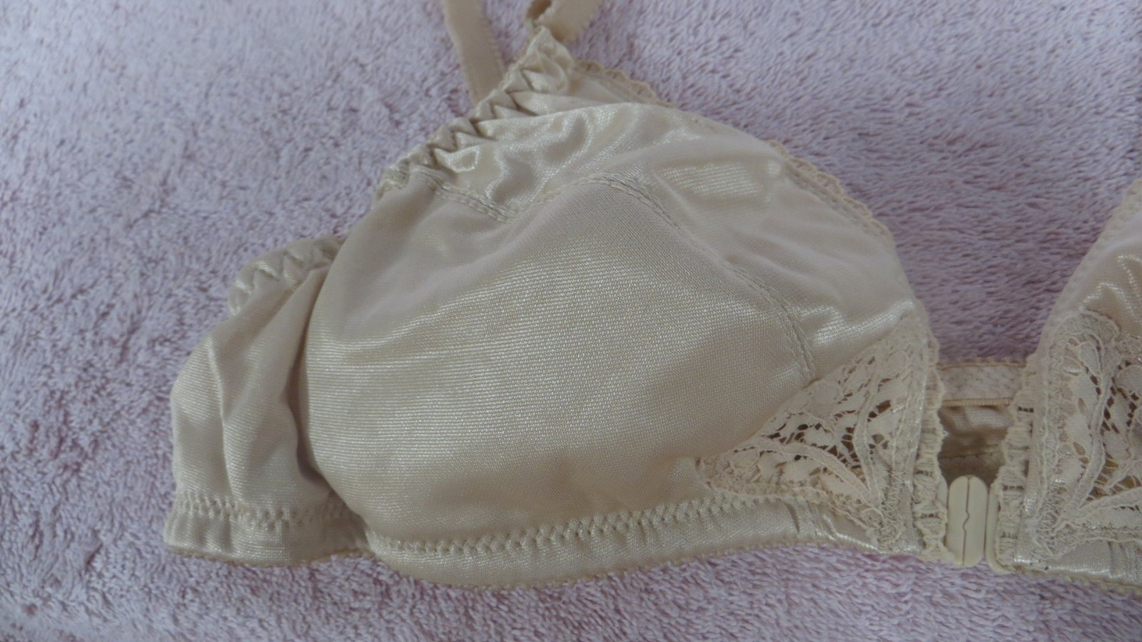 Vtg Beige Maidenform Lightly Padded Front Clasp Bra – 34A – NOS – e