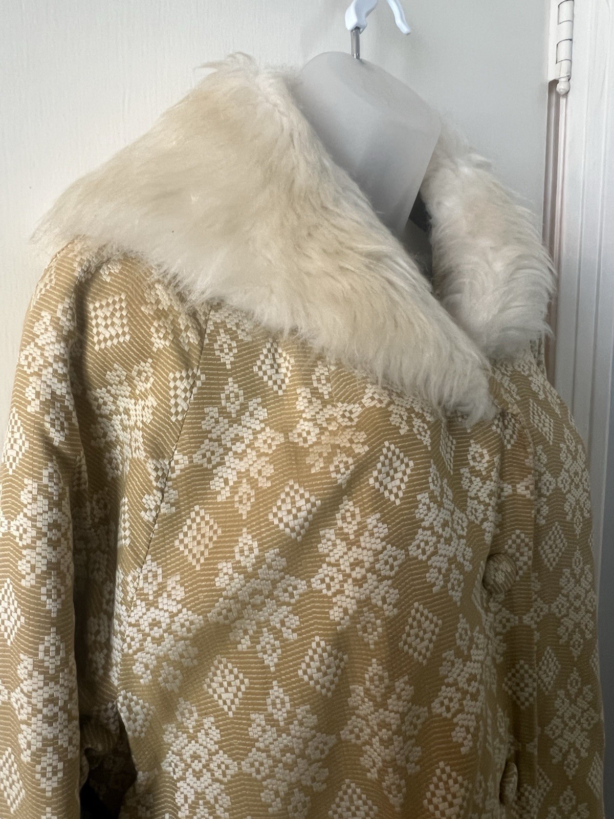 Vintage White Stag Women’s Coat Late 60’s Early 70’s Faux Fur Collar Size Large
