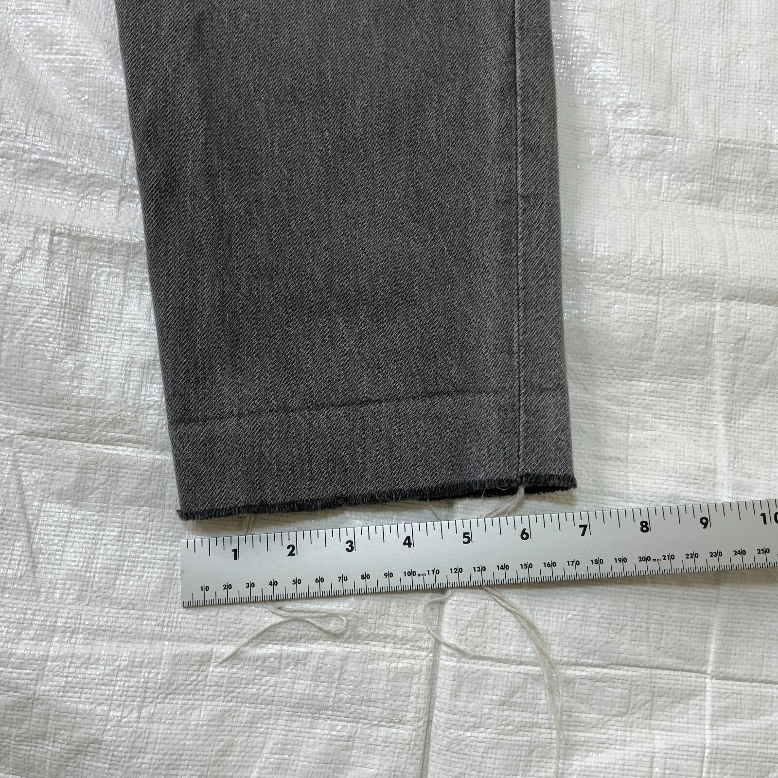 Vintgae LEVI’S 901 Womens Jeans Gray Tag 28×32 Real Size 25×25 Made in France