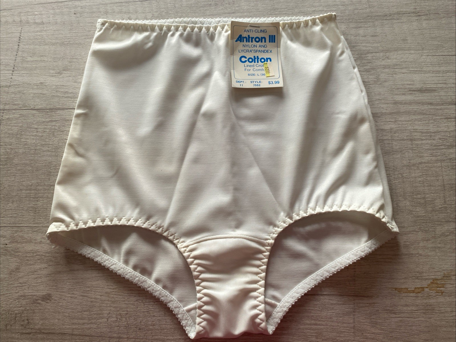 NOS Vtg White Antron III Nylon Spandex Anti Cling #7552 Brief Panty Size L (30)