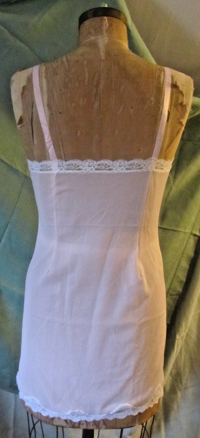 Vintage 50’s Pink & lace Nylon Sears Jr. Bazar dress slip pin-up bombshell