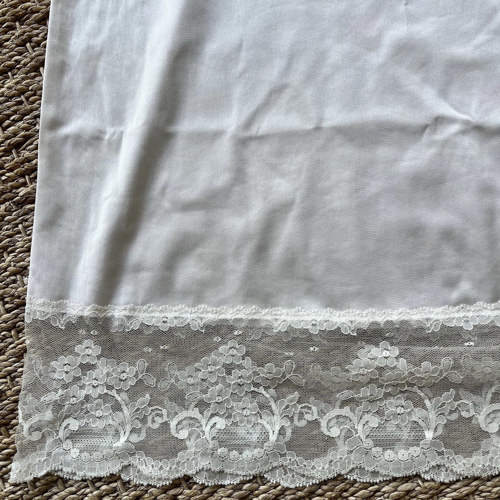 70s/80s Vintage Vanity Fair White Lace Trim Slip Antron III Nylon Size 36 TT