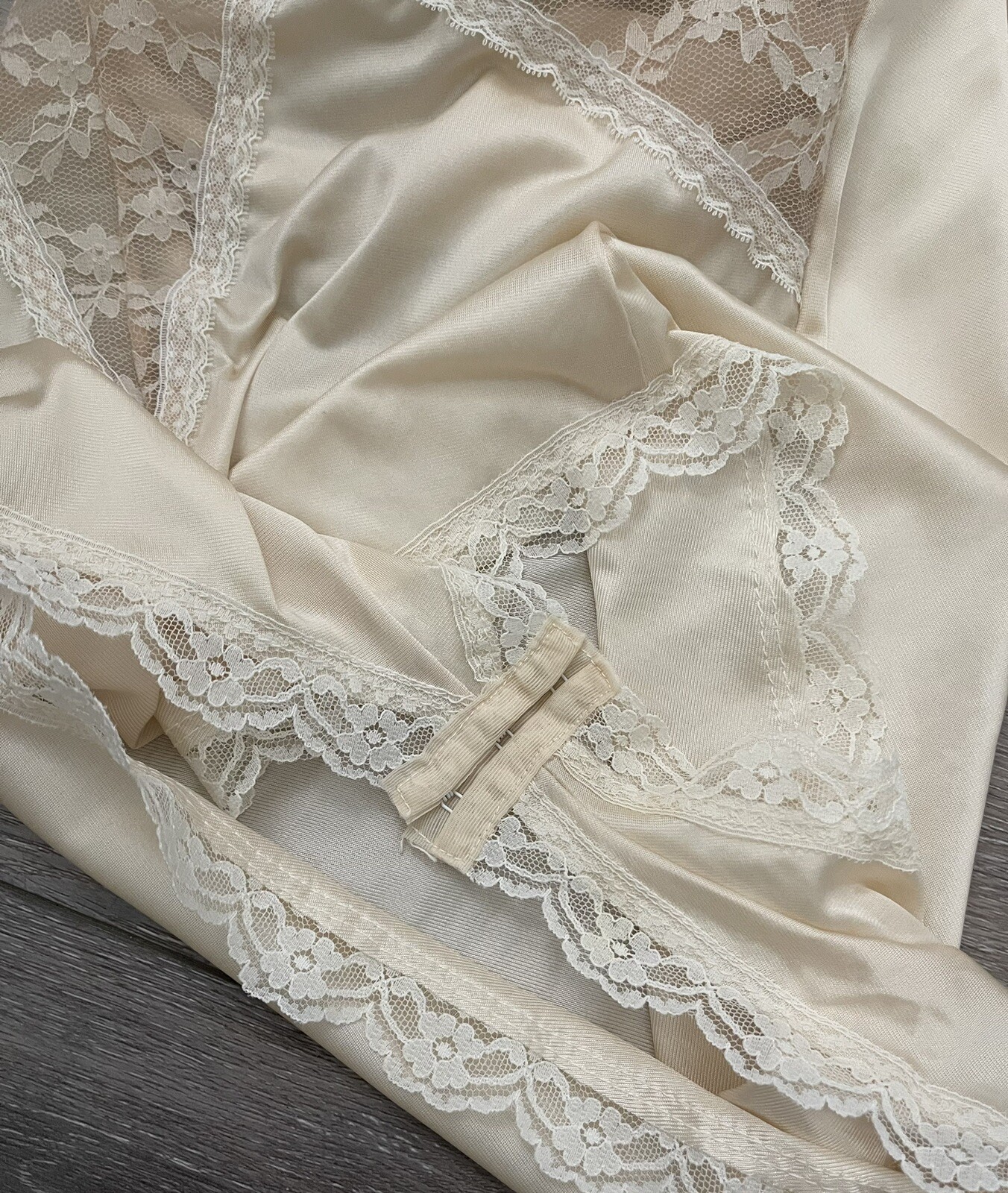 Vtg YOUNG SMOOTHIE Ivory Satin Nylon Lace Underwire Body Suit Teddy Shaper 36D