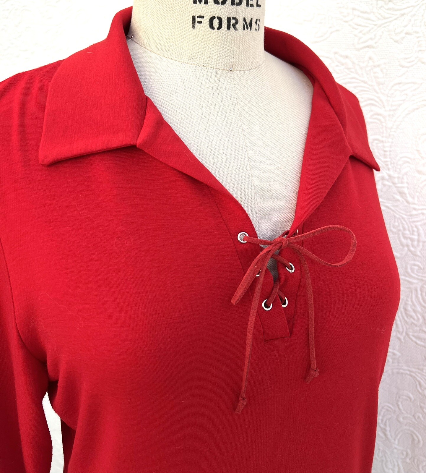 Red Stretch Knit 3/4 Sleeve Shirt Lace Up Top Women’s 90s Large Vtg Carol Rose