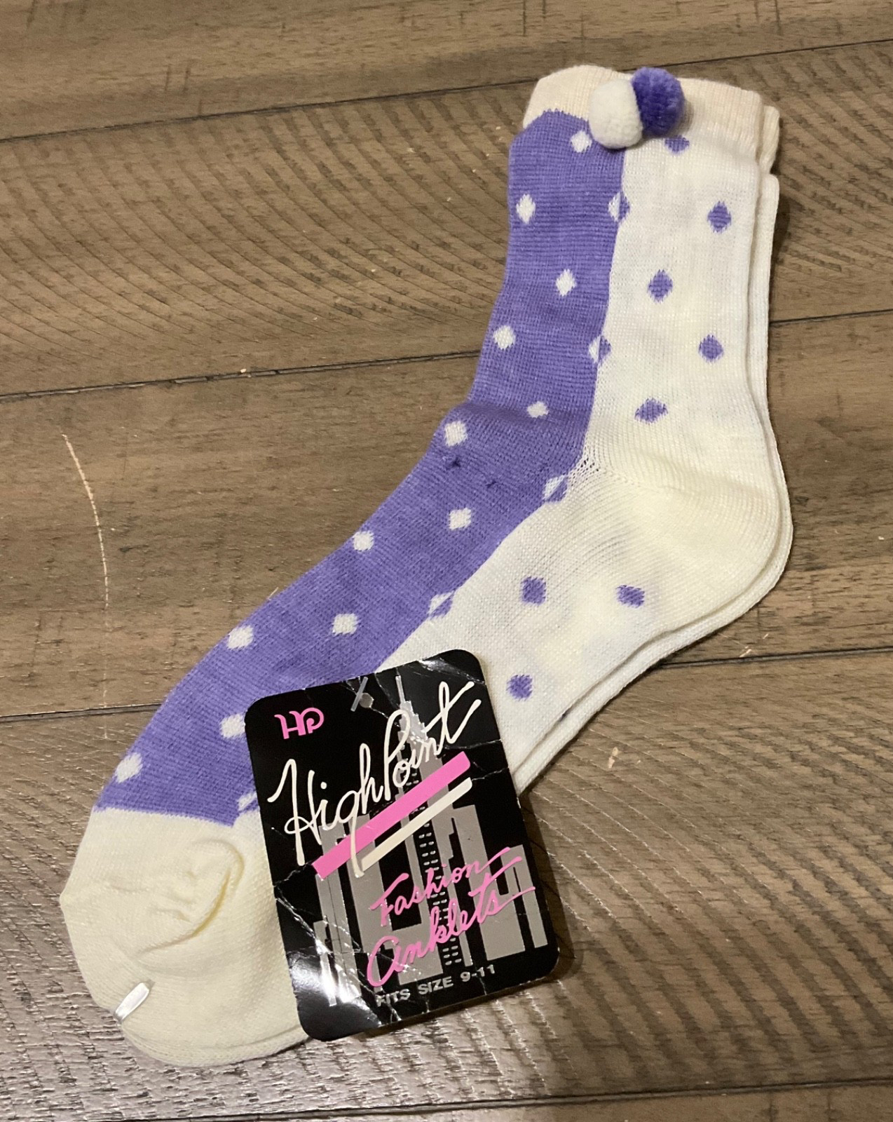 RARE NWT VTG DEADSTOCK NOVELTY PURPLE & WHITE W/POM POMS LADIES SOCKS
