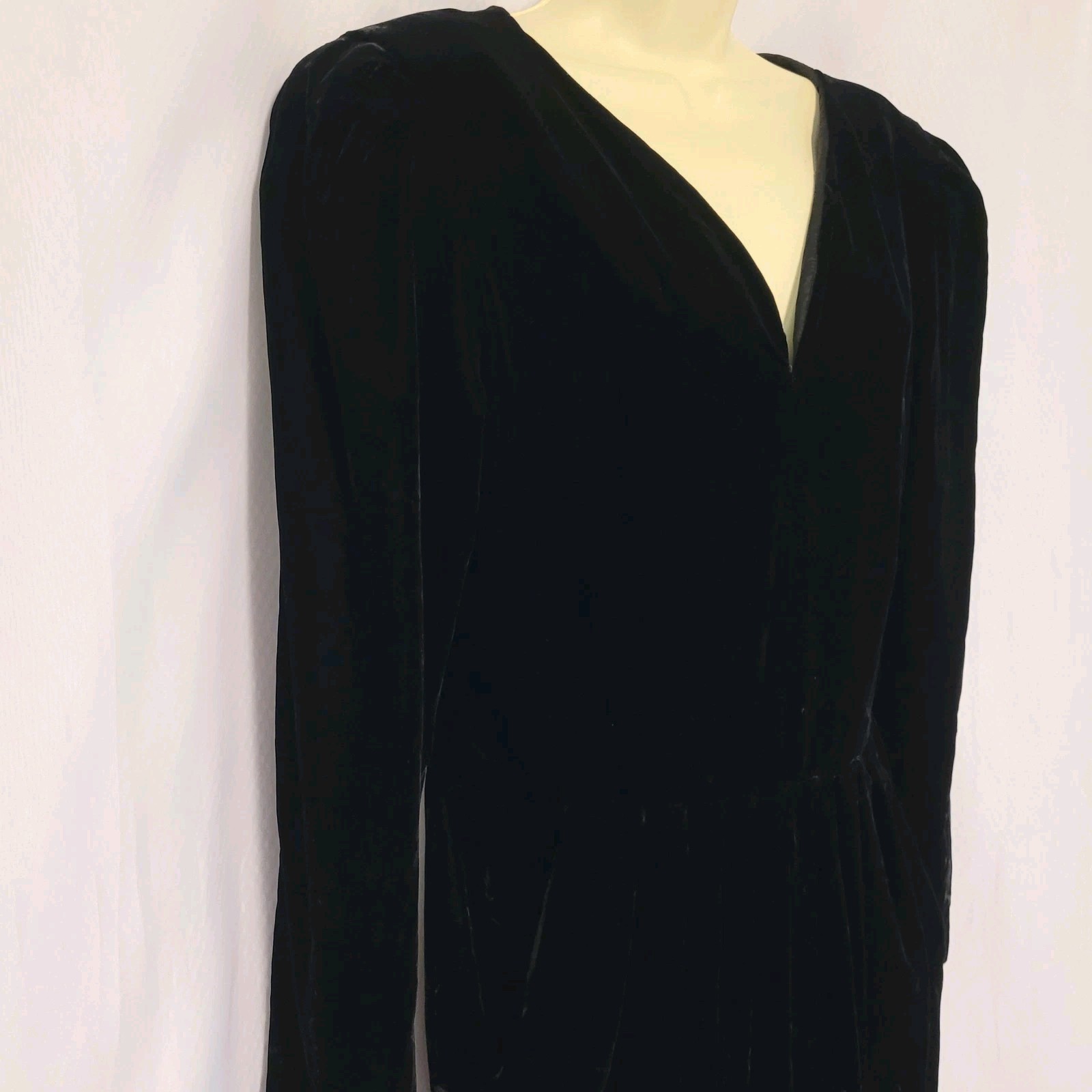 VTG Maggie London Black Velvet V Neck Dress Padded Shoulders Holiday Glam Sz 14