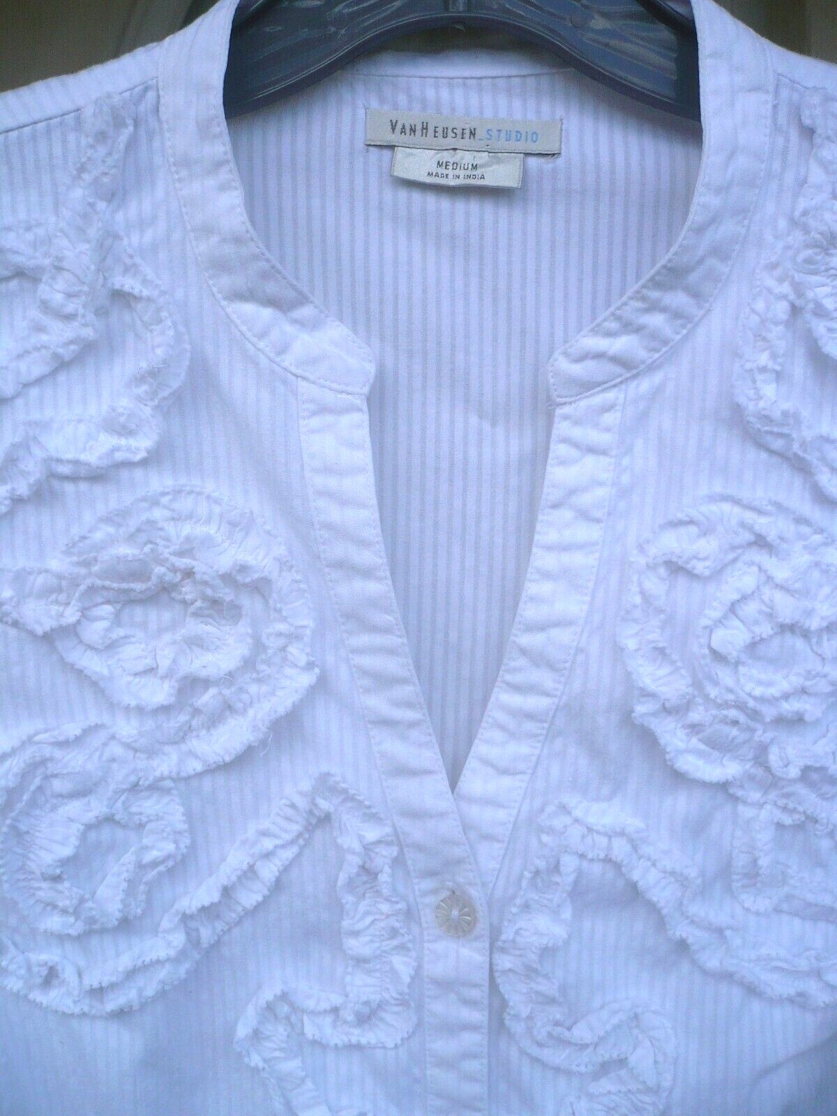 VTG 90S VAN HEUSEN STUDIO 100 COTTON FITTED RUFFLED SWIRL M WHITE LS BLOUSE LADY