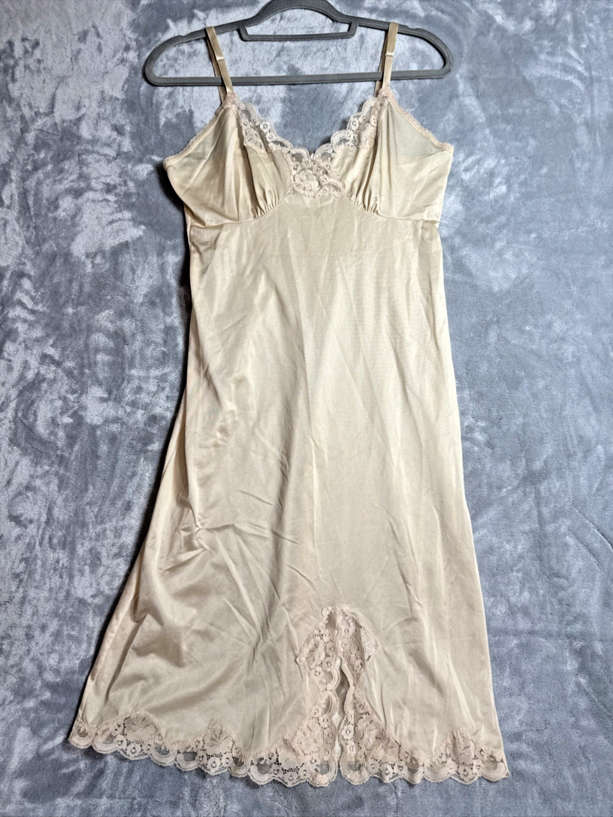 Vintage 1960’s Slip Ivory Nude Lace Slit Pretty Detailing Nightgown Sz S/M