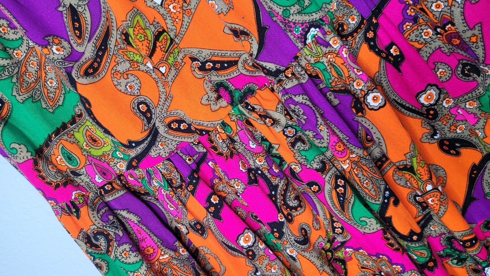 Vintage 1970s Paisley Skirt Women’s Large Neon Boho Hippie Festival Knee Length
