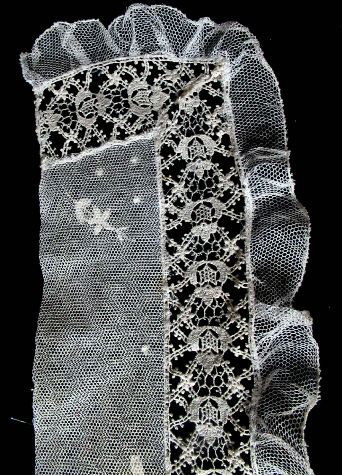 8 Pc. Lot Vintage Lady’s Dress Accessories Lace Collars, Cuffs Etc.