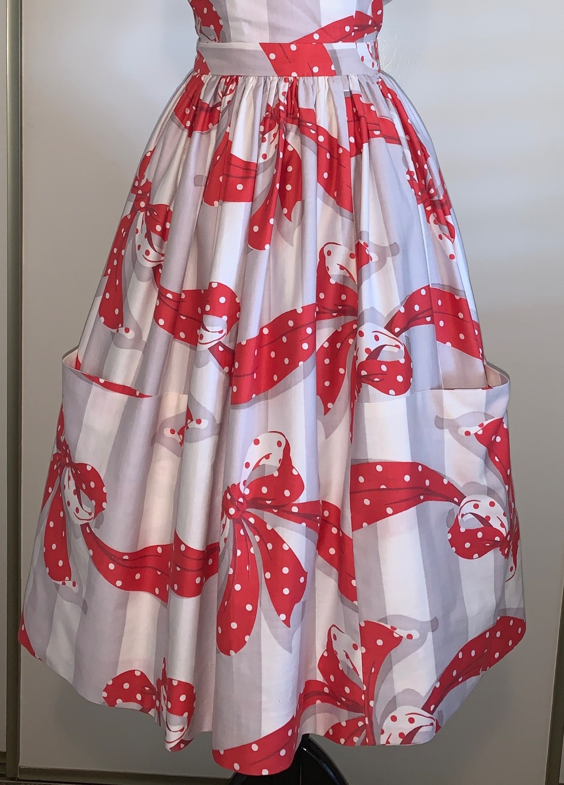 1950-60s Vintage/Retro Rockabilly Full Skirt Wrap Dress w/Pockets — Great Look!
