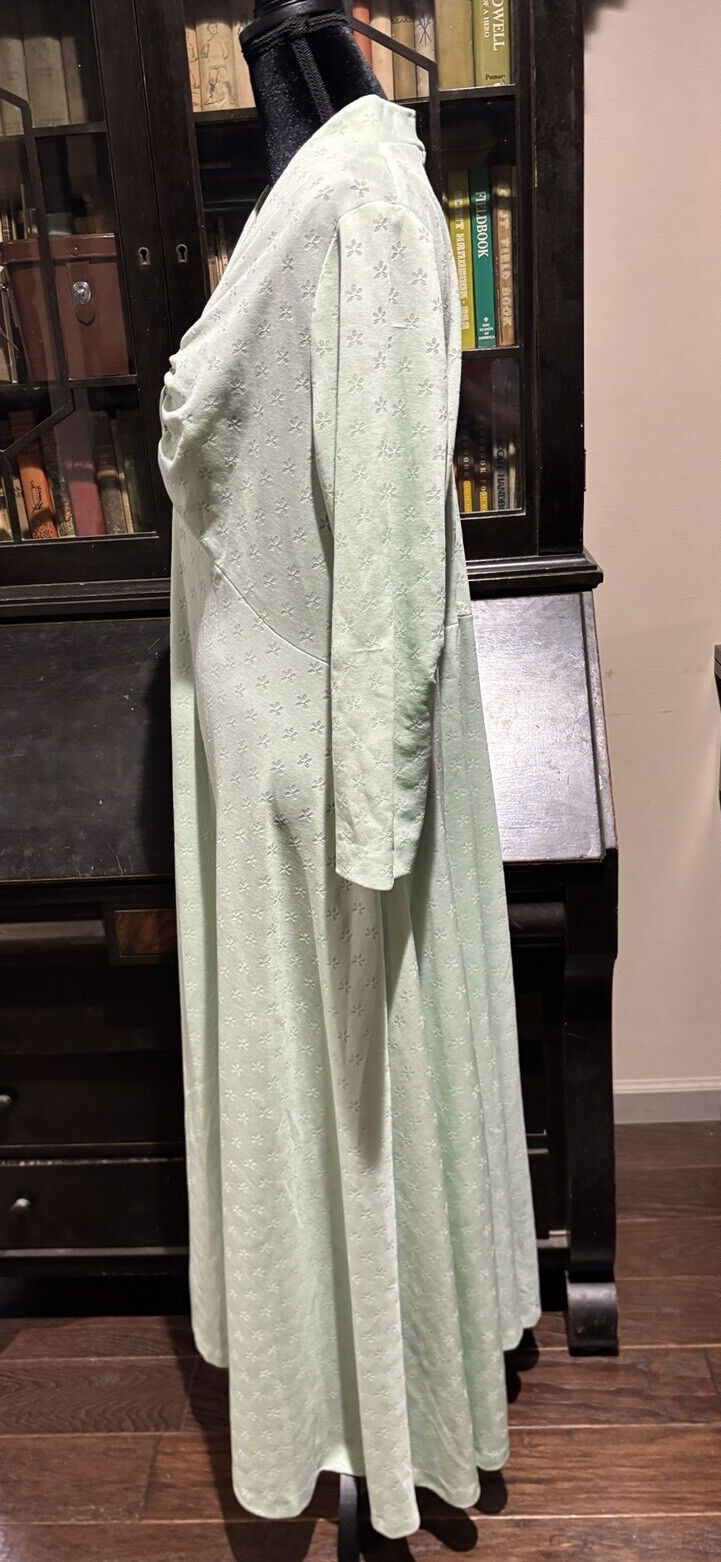 Toni Todd Lady Laura Vintage Maxi Party Dress Beaded Accent Mint Green XLarge?