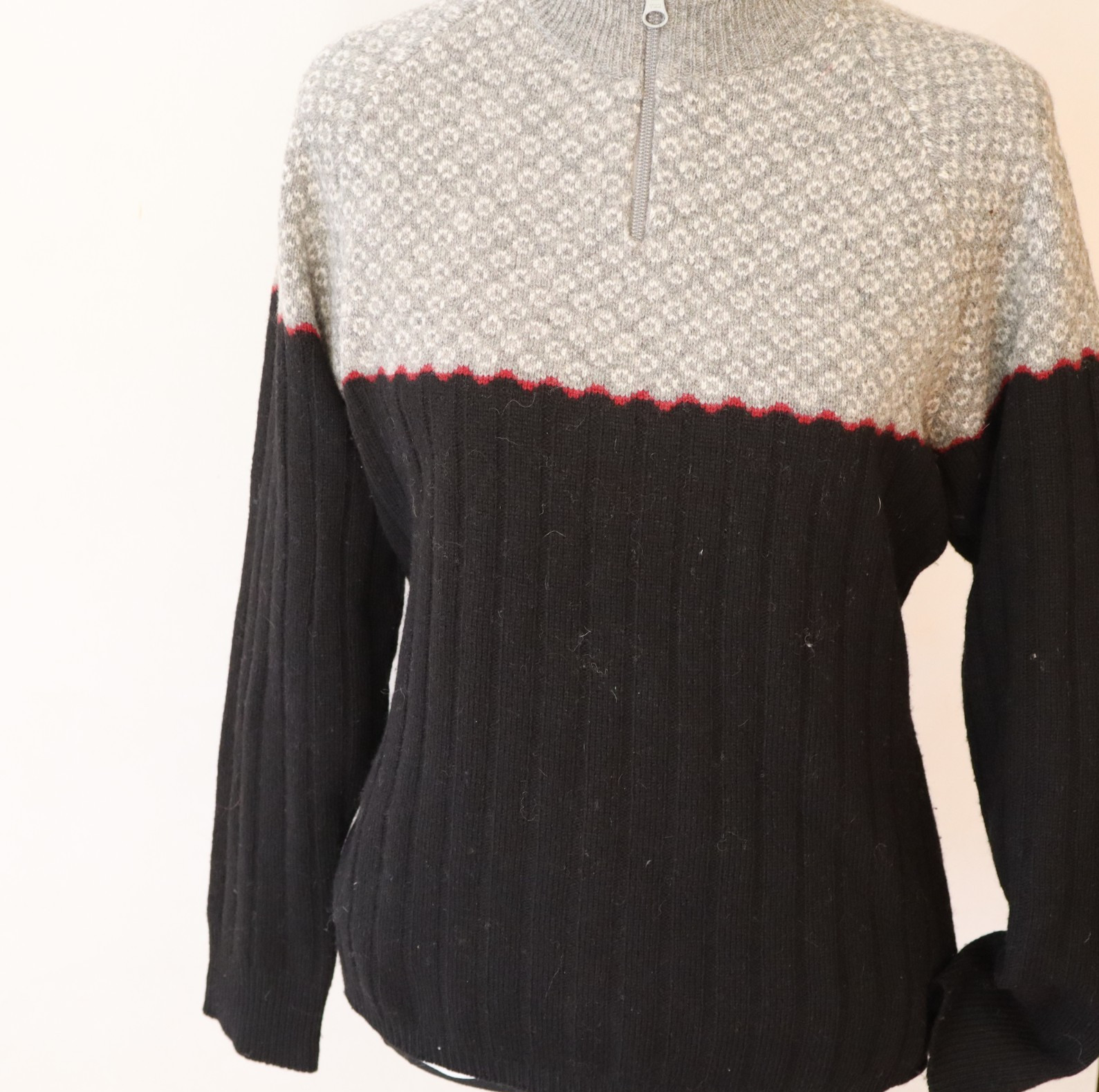 Vtg Women’s Woolrich Pullover Zip Sweater Nordic Black, Gray, Red Sz Small