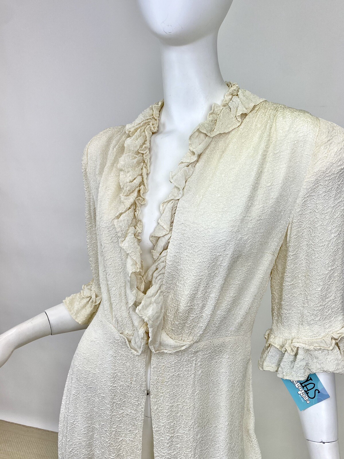 Antique 1930s Pale Cream White Robe Dressing Gown Silk Rayon Ruffles Detail