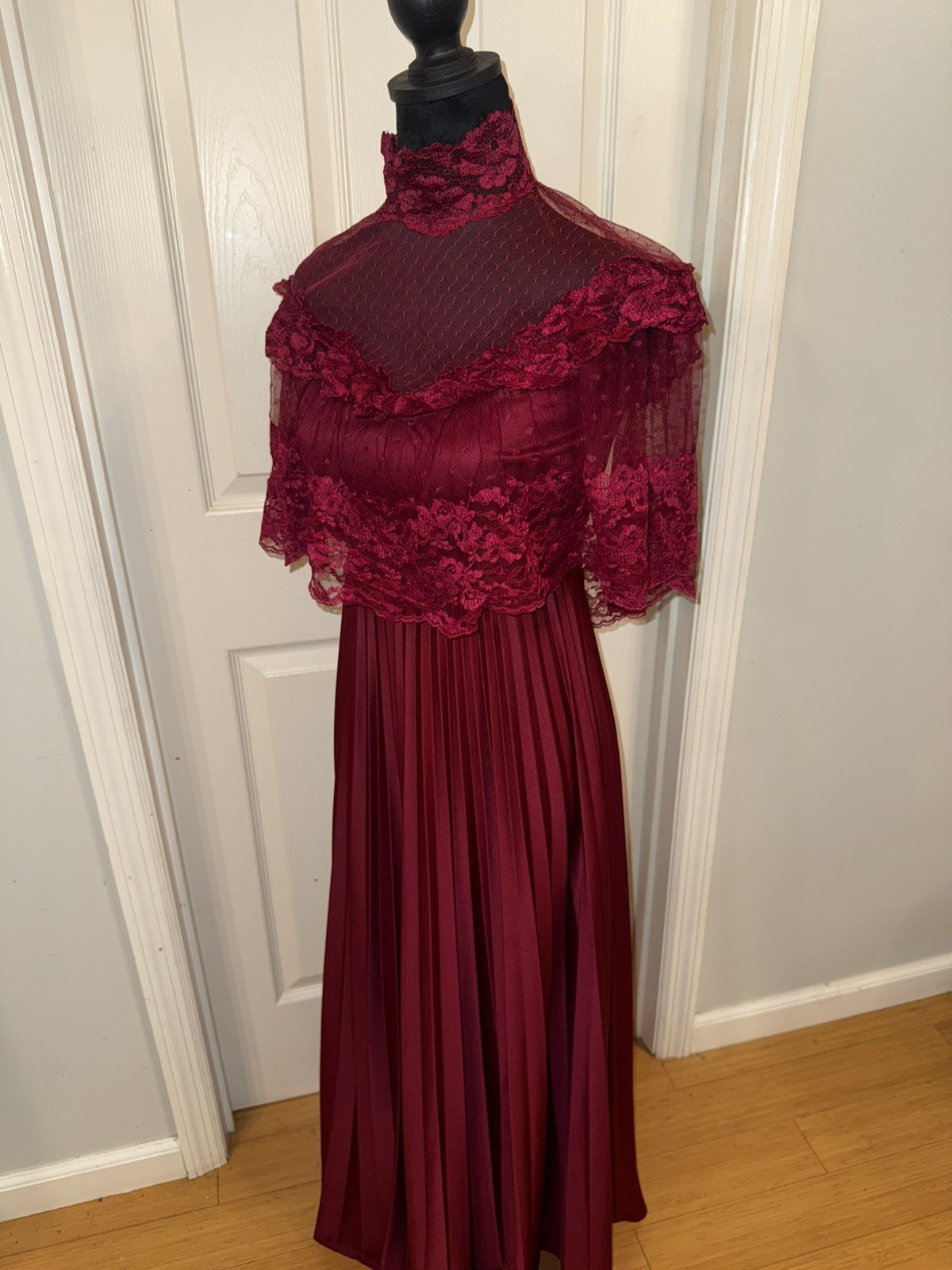 Vintage 70s burgundy Victorian revival formal dress pleated w/lace lace Size S/M