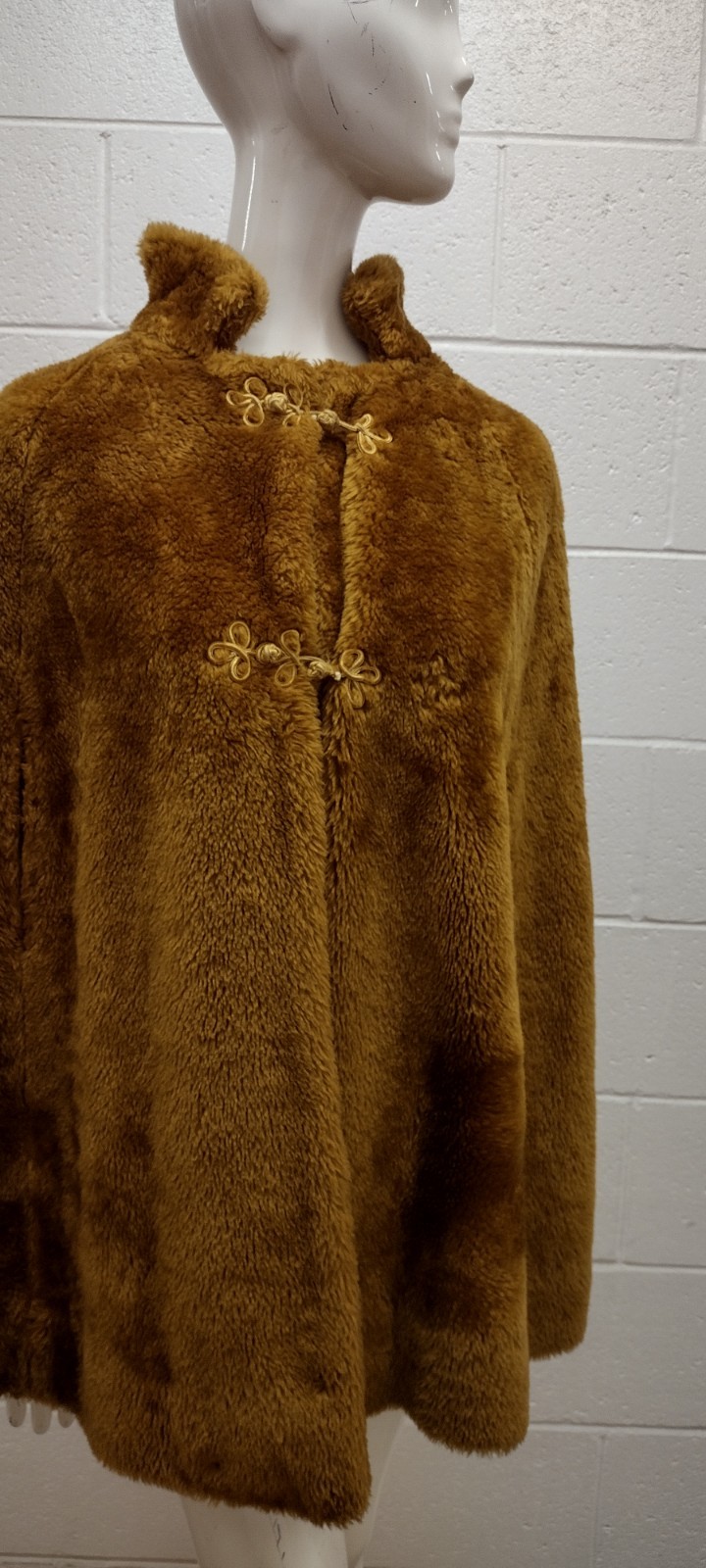 70s Faux Fur Cape Bohemian Look Mustard Bronze Color ASIAN FROG BUTTONS Size S
