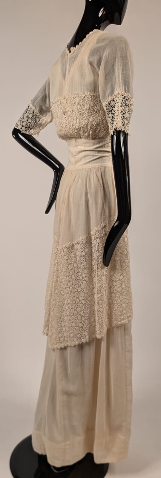 BEAUTIFUL EDWARDIAN LACE + MUSLIN LONG WEDDING DRESS  / GARDEN GOWN W PROVENANCE