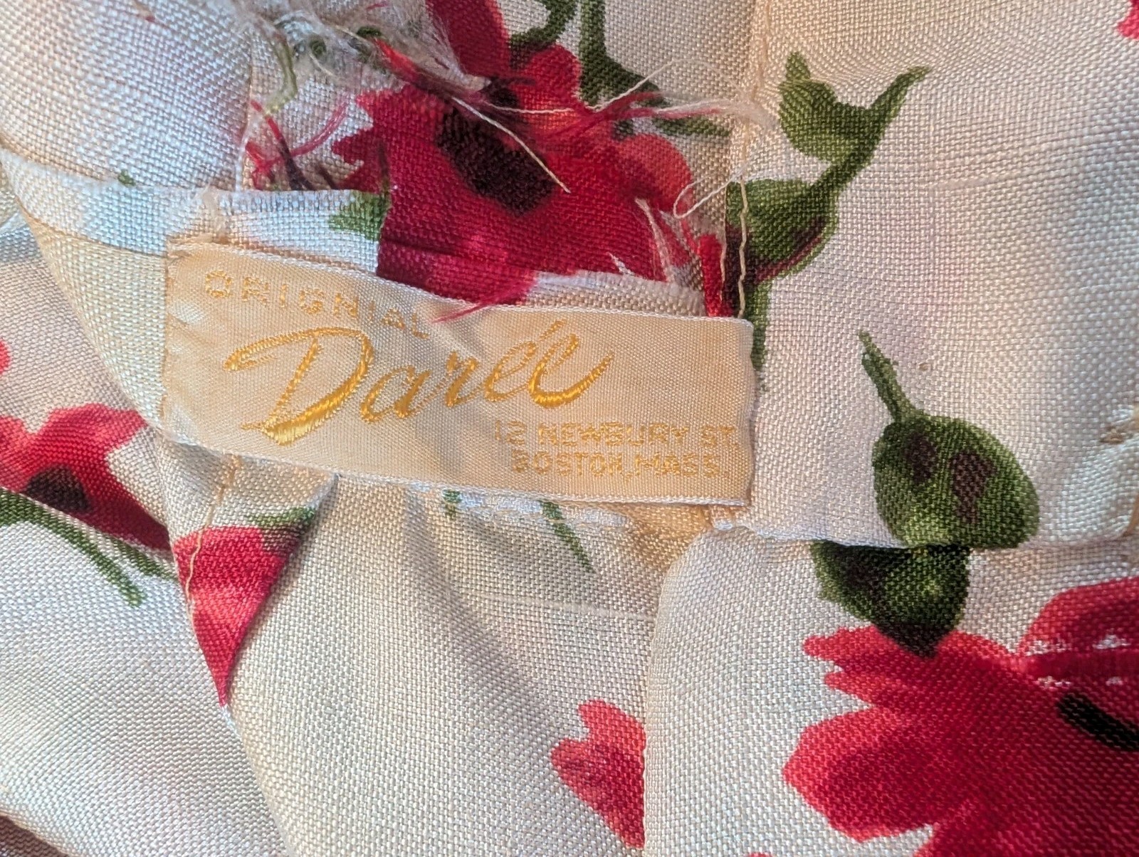 1950s 1960s Day Dress Red Floral Silky Fabric Covered Buttons Straight Skirt S/M