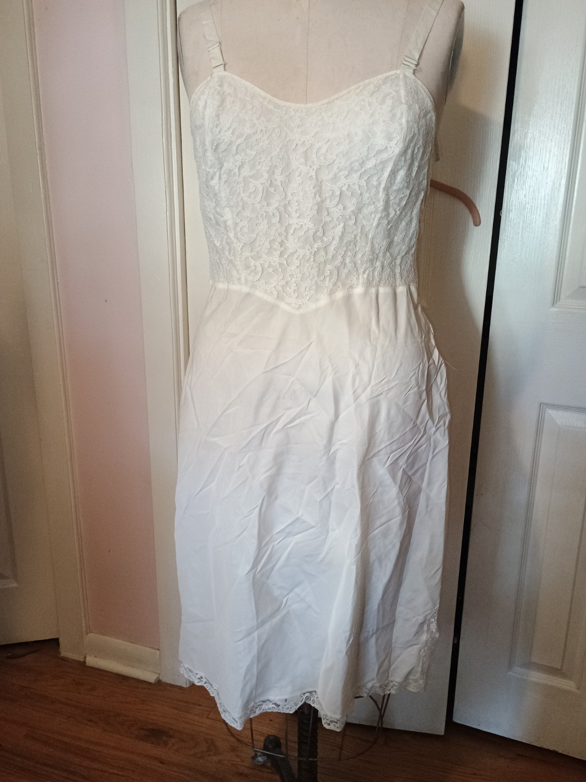 Nylon & Lace Ivory Full Slip No Tag Approx 34 Side Zipper Side Slits