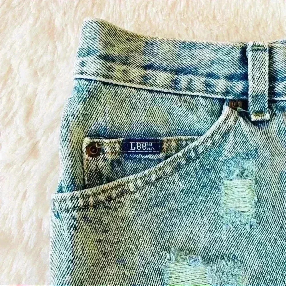 Vintage Vintage Turquoise Tinted High Waisted „Mom” Distress Cutoff Jean Shorts