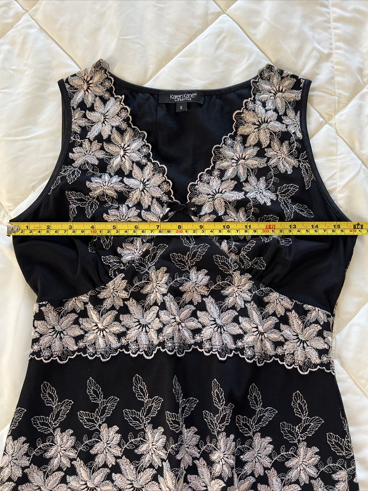 Vintage Karen Kane Slip On Black With Pink Florets Embroidery Short Top XS/S