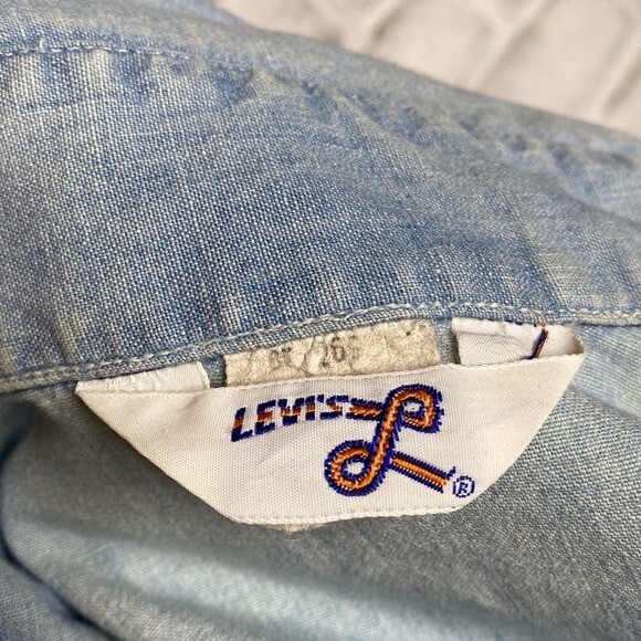 Levi’s vintage chambray button down shirt 9/10