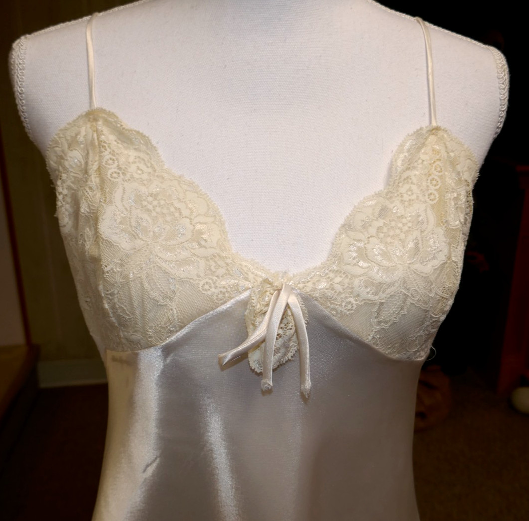 Vintage Blanche Robe And Nightgown Silky & Lace Peignoir Set- Size M