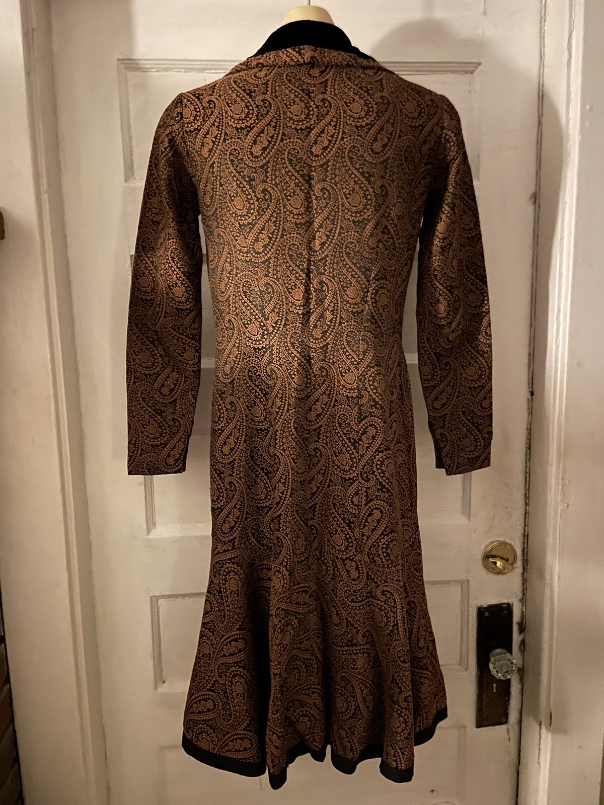 Vtg. Estevez Grenelle Brocade Brown Paisley Dress W/Black Velvet collar Sz S EUC