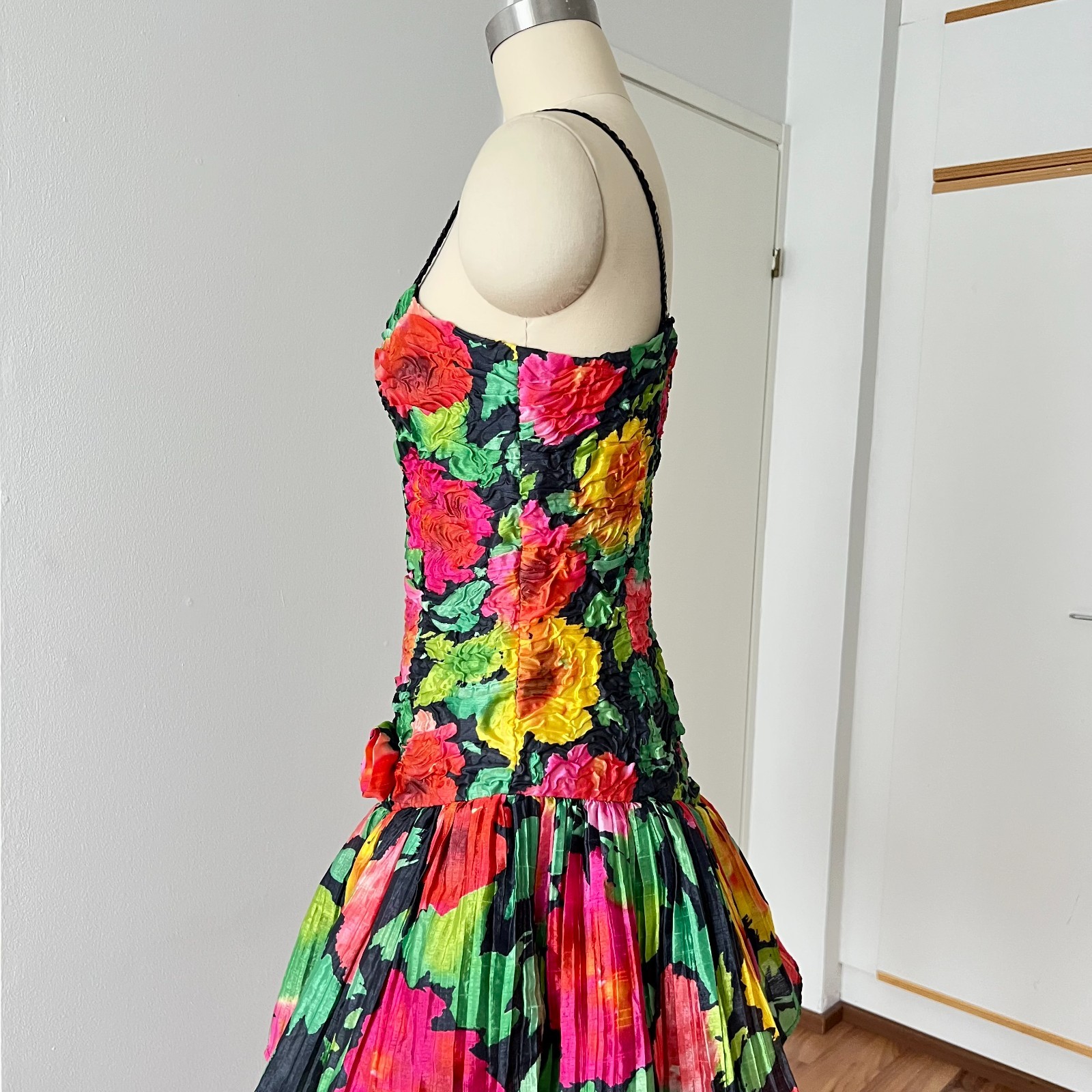 1980s Floral Taffeta Cocktail Party Dress Tiered Spaghetti Straps Prom Evening