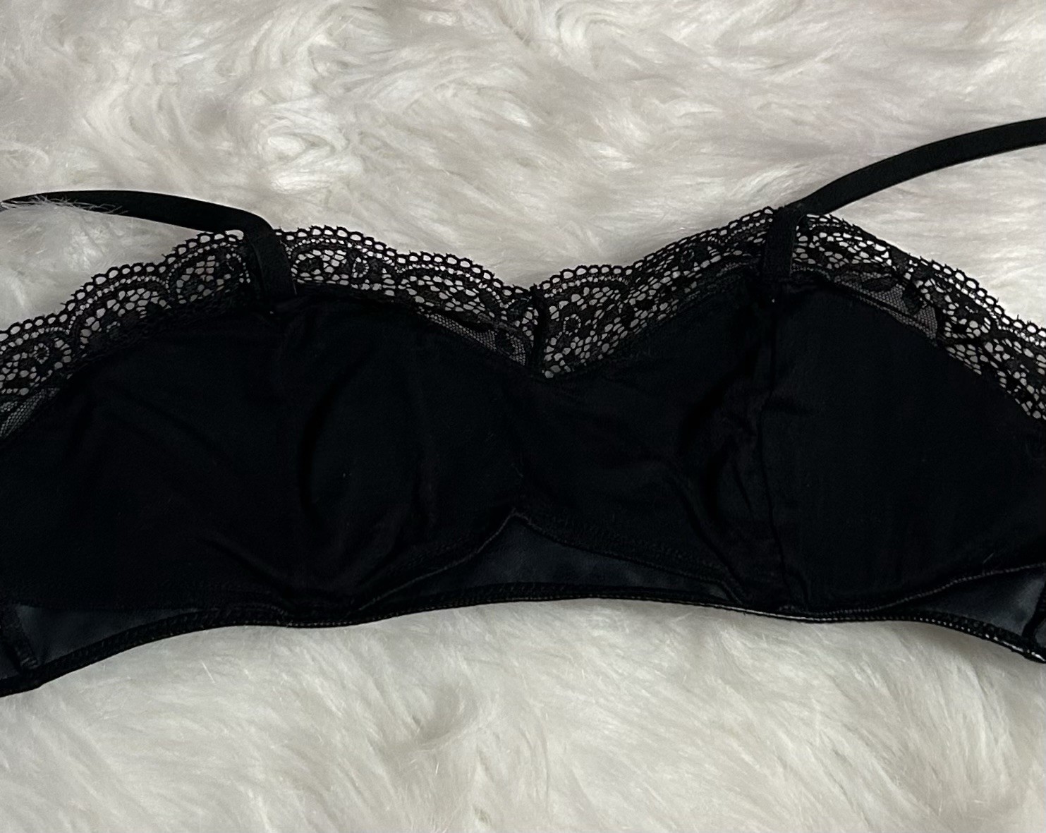 FOREVER 21 Black Shiny Pleather Nylon Eyelet Lace Trim Wireless Bra Bralette S