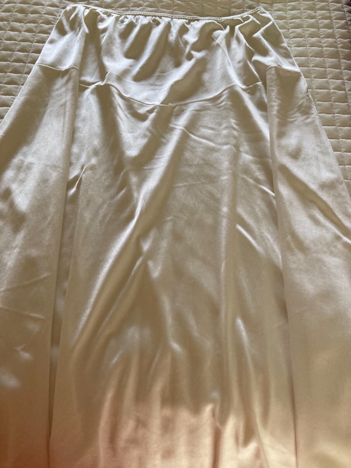 Vassarette „Underneath It All” Half Slip Full Size LARGE Satin Essence