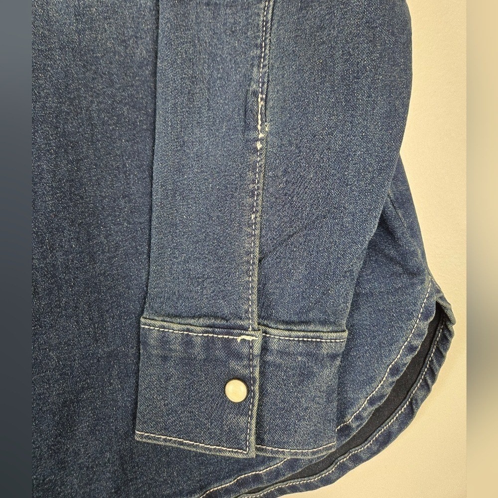 True Religion womens M Denim Western Snap Button Shirt Blue Horseshoe Pockets