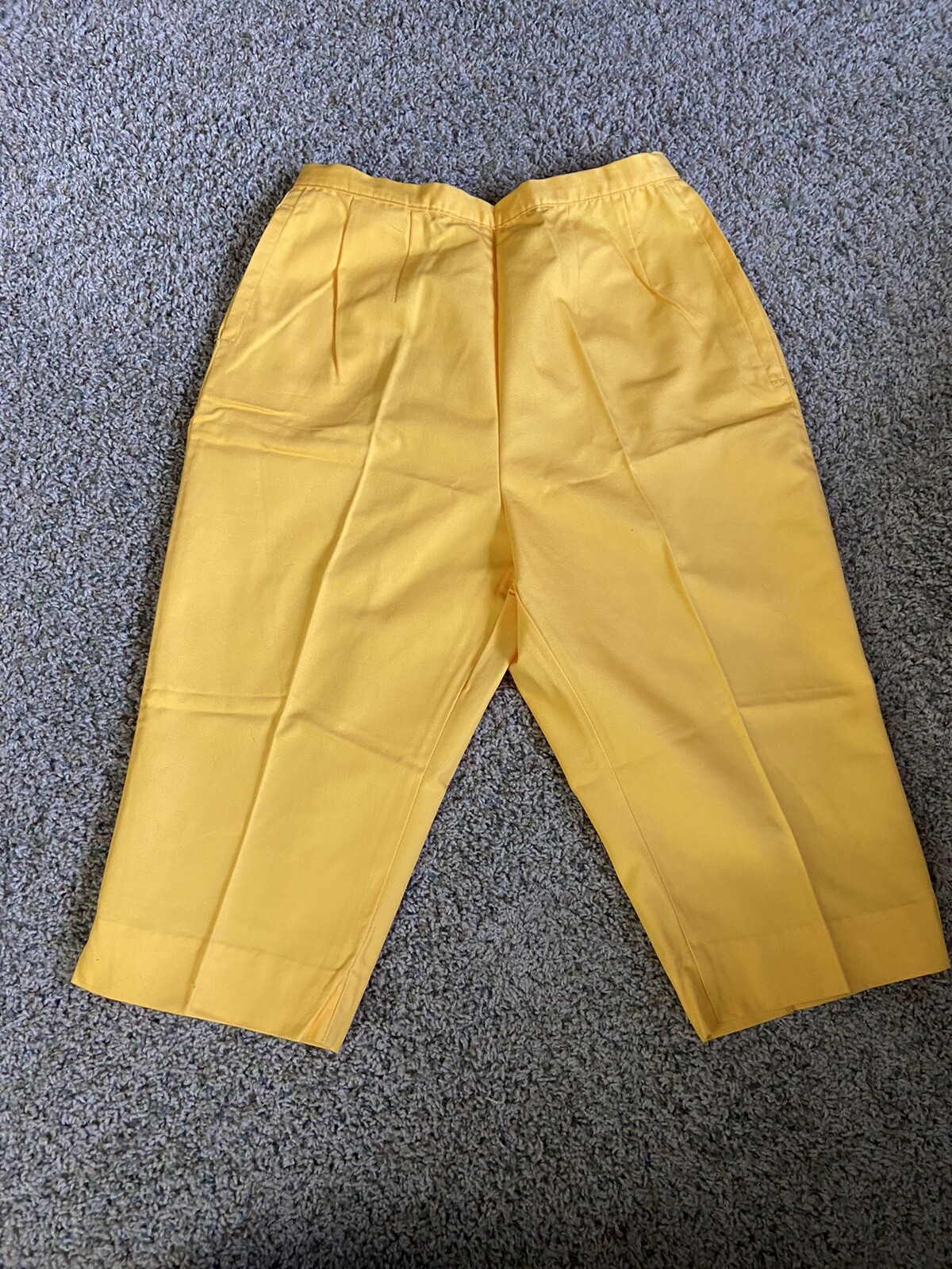 Vintage 60s Womens Yellow White Stag Capris cropped Bermuda EUC High Waisted