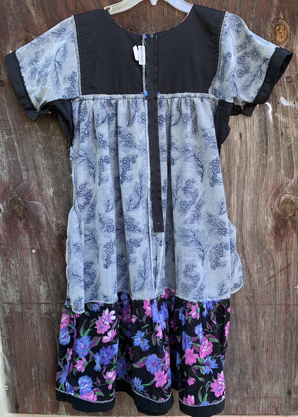Vintage Made In Hawaii MuuMuu Pockets Zipper In Back TIki Aloha Hawaiian Size P