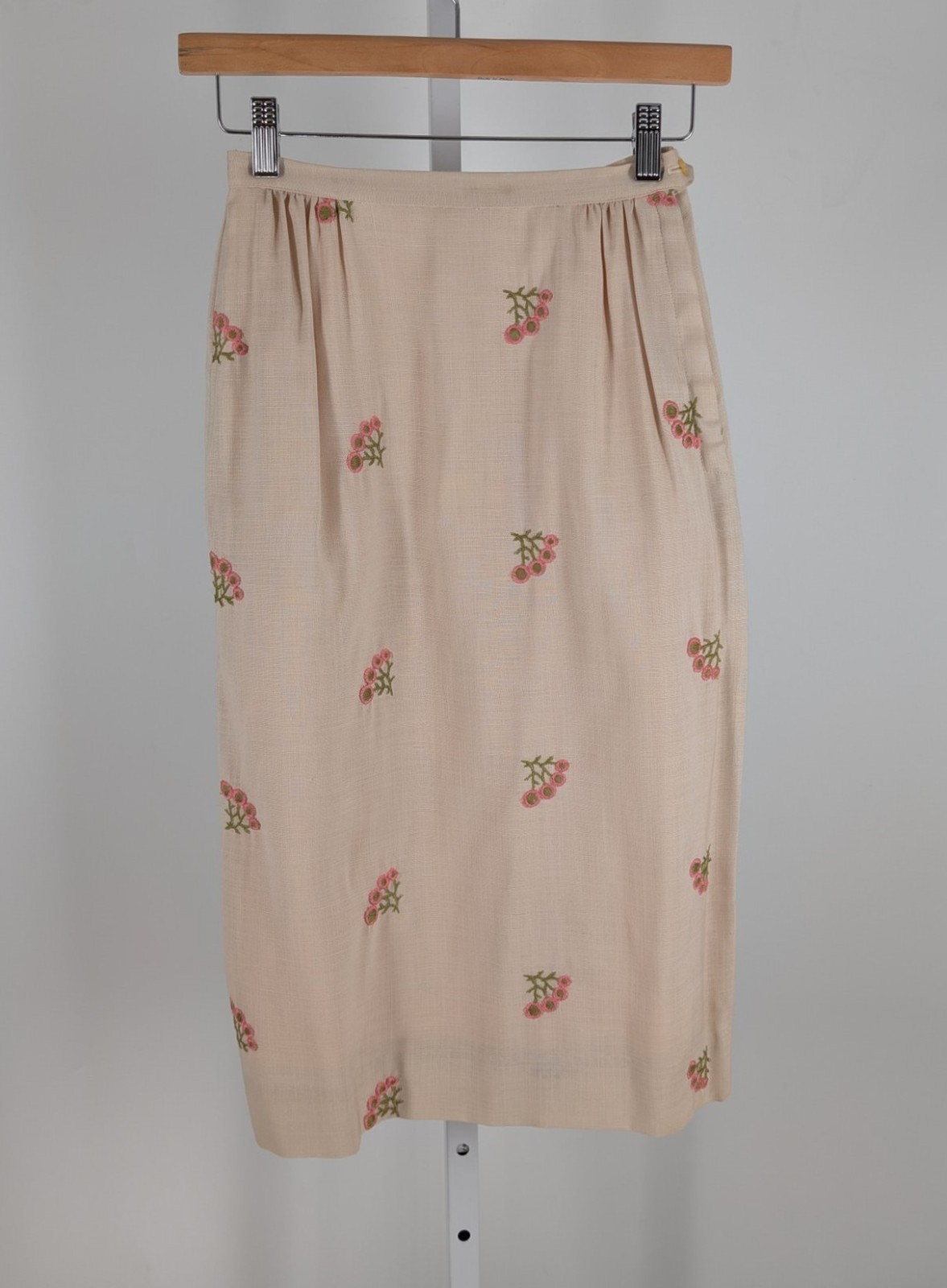 Vintage 50s Fresh Silks Skirt Embroidered Floral Pencil Linen Cream Worcester 24