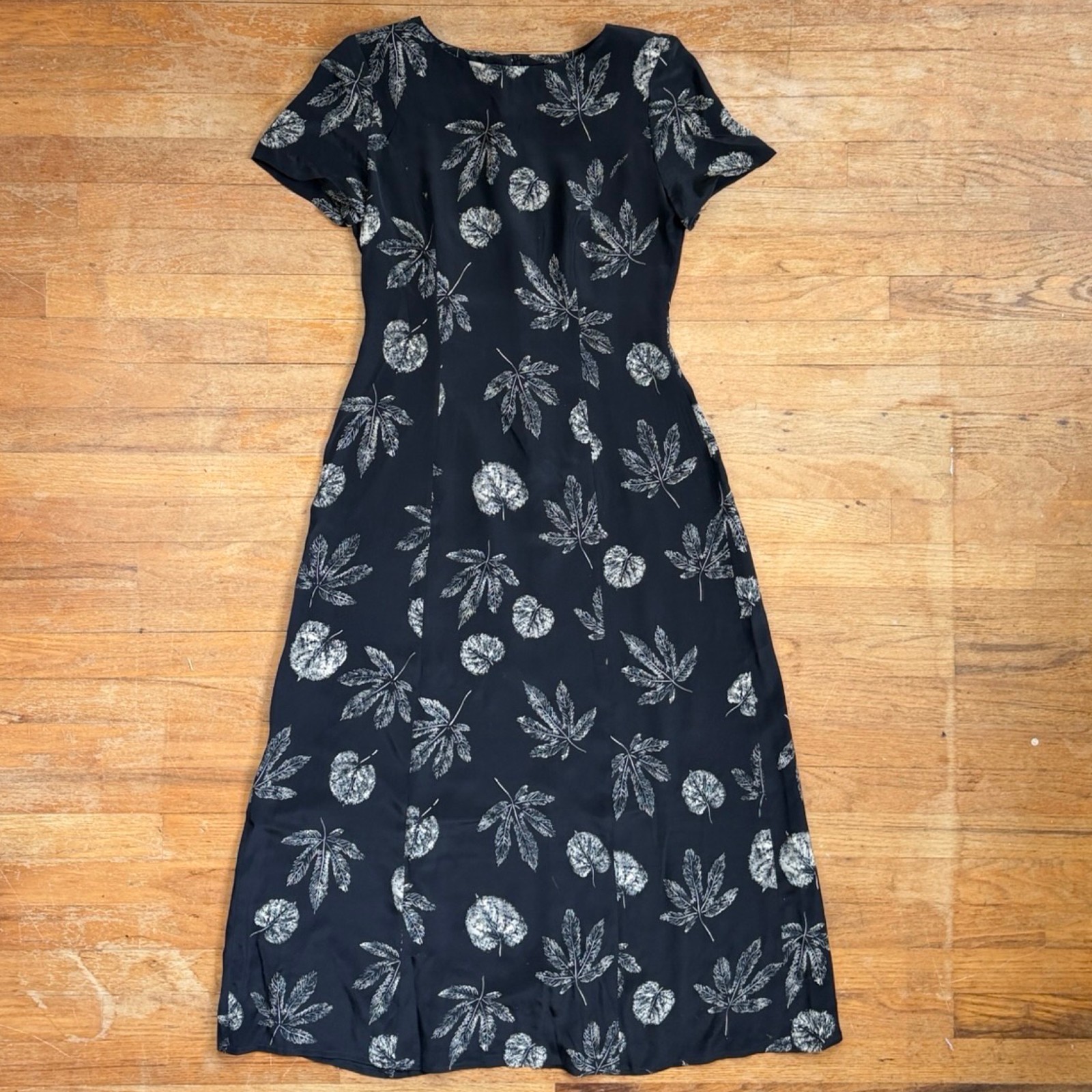 Vintage Leaf Print Silk Maxi Dress Size Medium 90s Black Short Sleeve A-Line