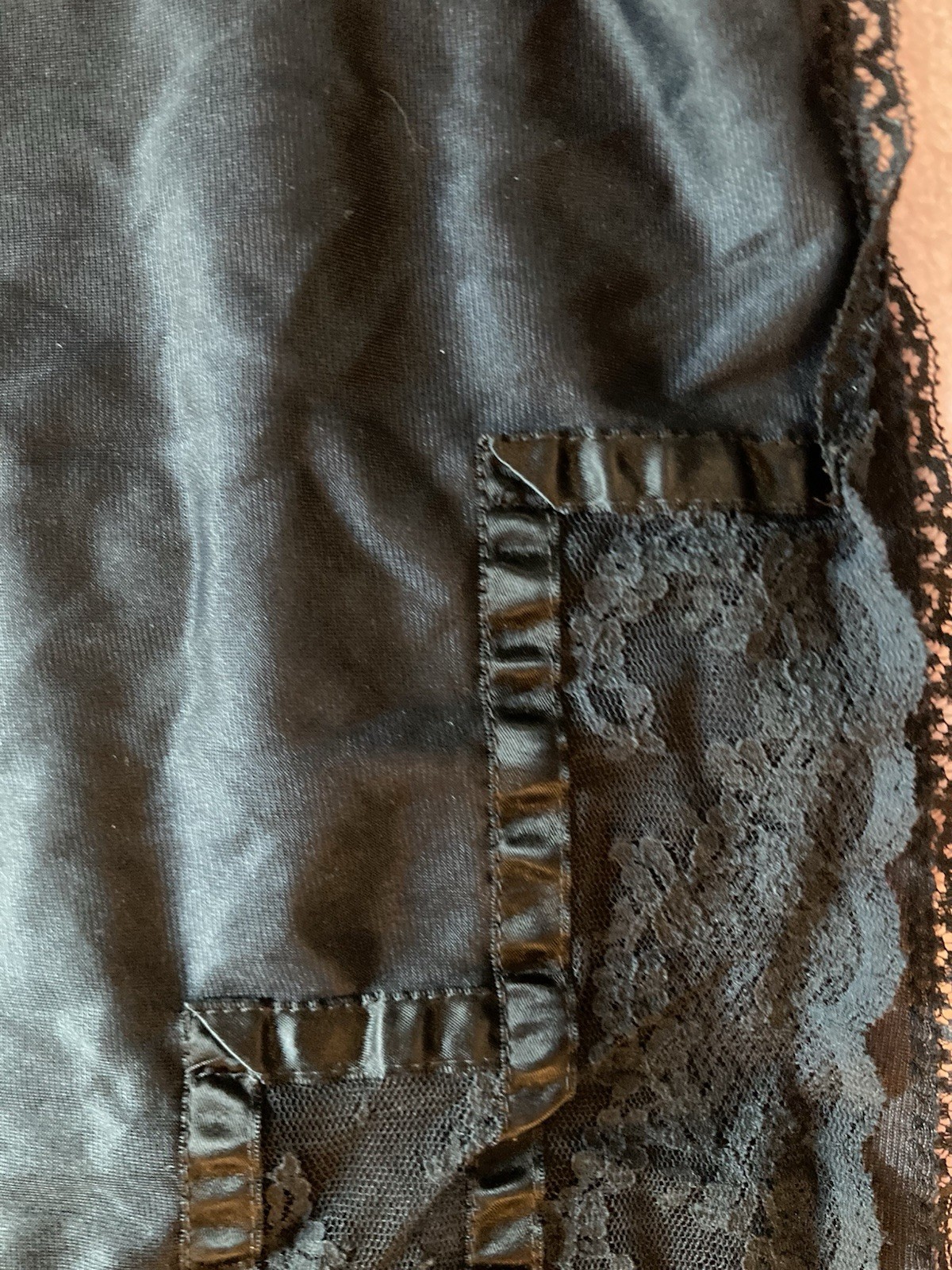 Vintage Formfit Rogers 1/2 Slip Black 6”Lace Satin Ribbon 28/32” waist